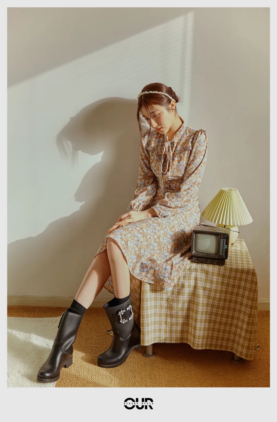 街拍时刻xrogervivier以经典的方形锁扣诠释如梦如幻的法式浪漫