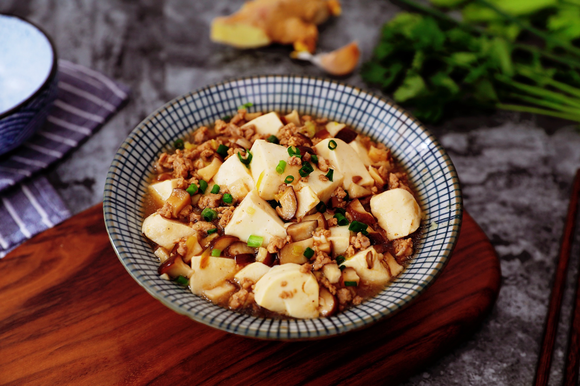 豆腐这样做,加点香菇就能下碗饭,味道香口感好|豆腐|香菇|口感_新浪