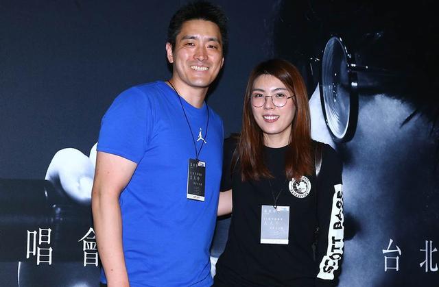 百万网红闹离婚，分隔两地是主因，老实男人形象受到质疑休闲区蓝鸢梦想 - Www.slyday.coM