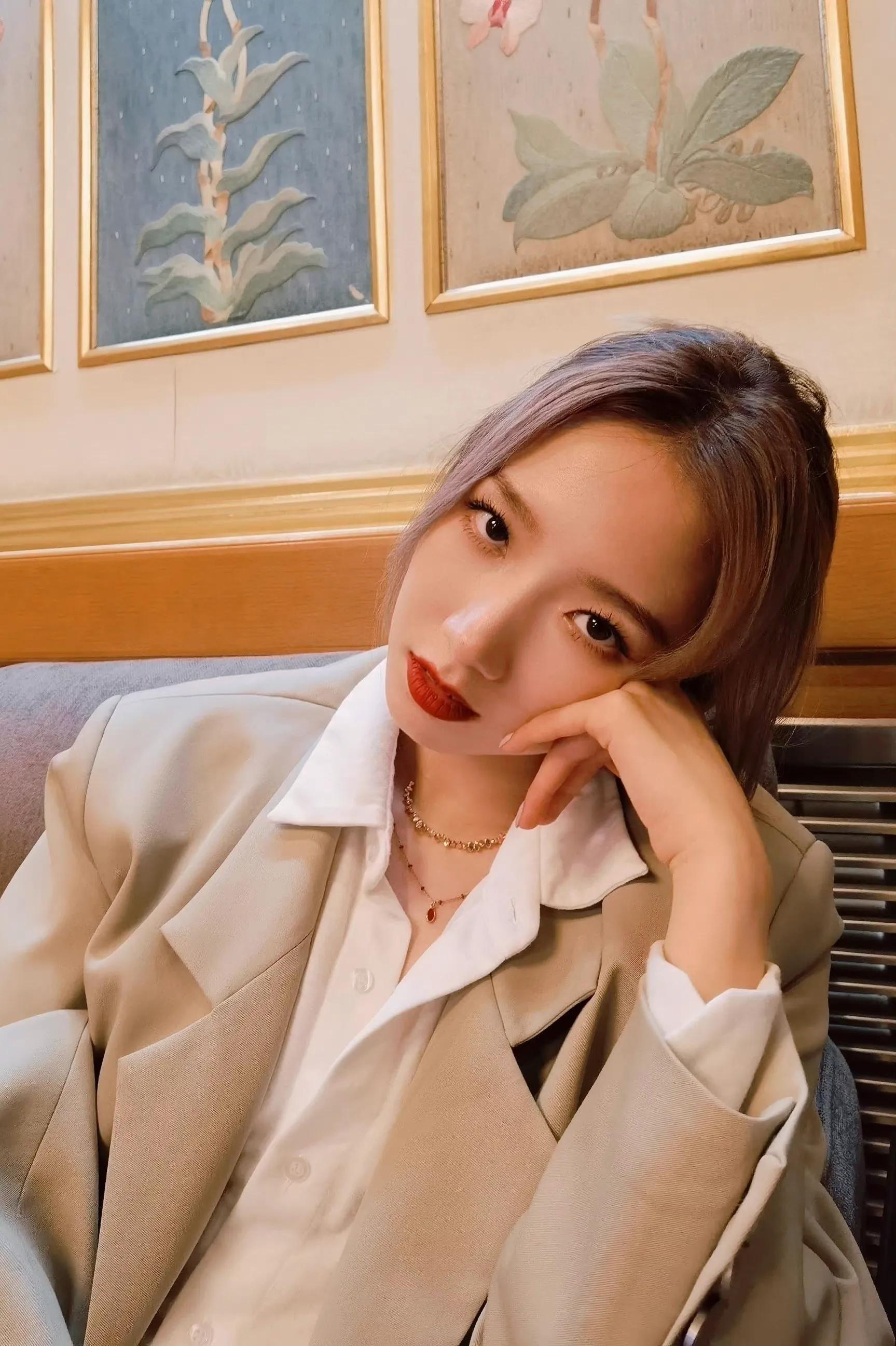 热爱旅游且一直拍旅游视频的女博主朱宁锐,她的在路上的积极与对生活