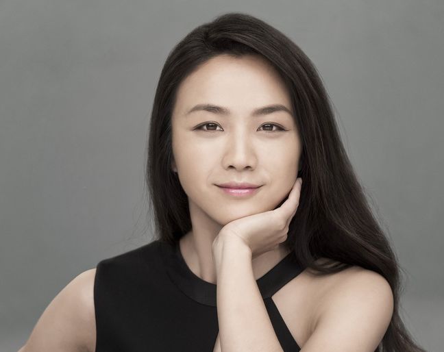 42岁汤唯素颜太真实眼角褶皱和法令纹明显看电影从头哭到尾