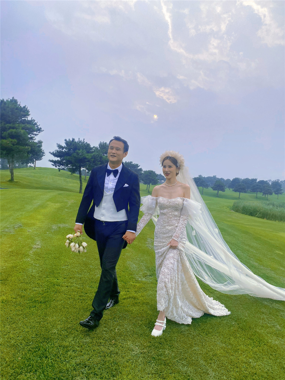 国安徐云龙大婚牵手模特王骞钤热恋女友成最美新娘热心公益活动