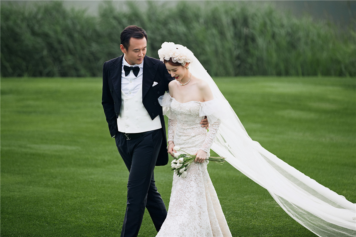 国安徐云龙大婚牵手模特王骞钤热恋女友成最美新娘热心公益活动