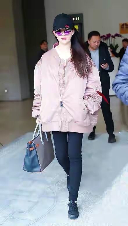 刘亦菲用脸撑起衣服老气羽绒服也穿得清新脱俗果然气质美女