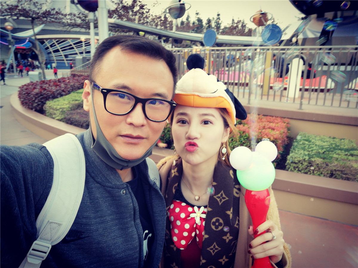 国安徐云龙大婚牵手模特王骞钤热恋女友成最美新娘热心公益活动