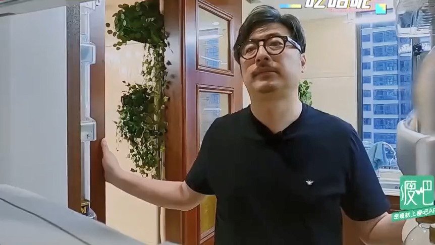 李湘太幸福了!在家啥也不用干,王岳伦洗碗做饭!