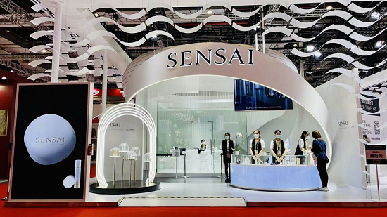 梁观进博花王最高端化妆品牌sensai丝光溢彩首秀亮相