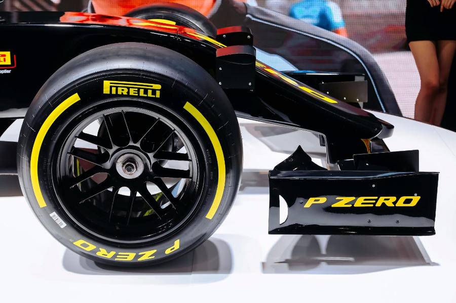 意大利轮胎制造商倍耐力18英寸f1轮胎亮相进博会