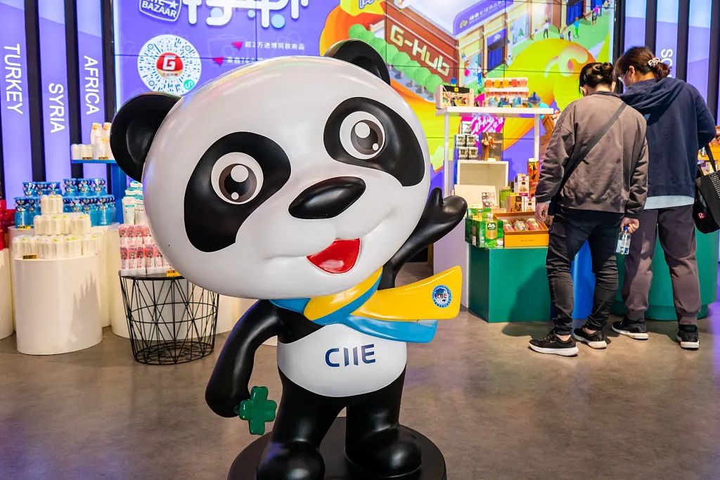 进博会吉祥物"进宝"(图片来源:视觉中国)
