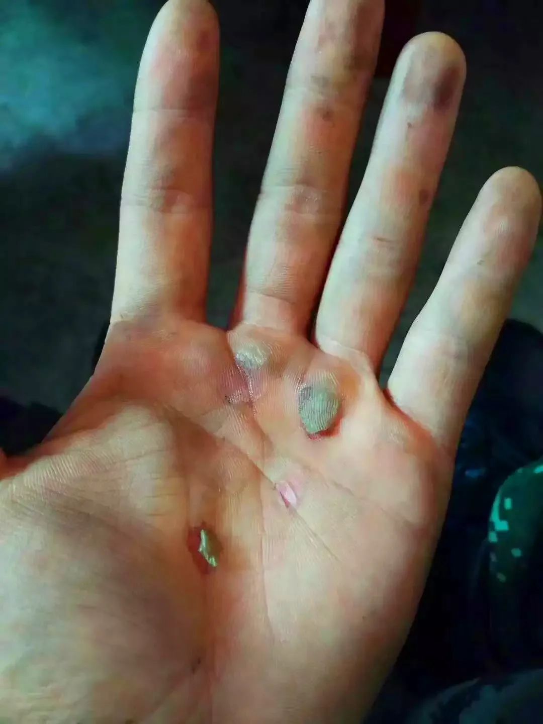赛场到肌肉男大比拼一号选手出场熟悉的bgm响起肌肉猛男竞赛八块腹肌