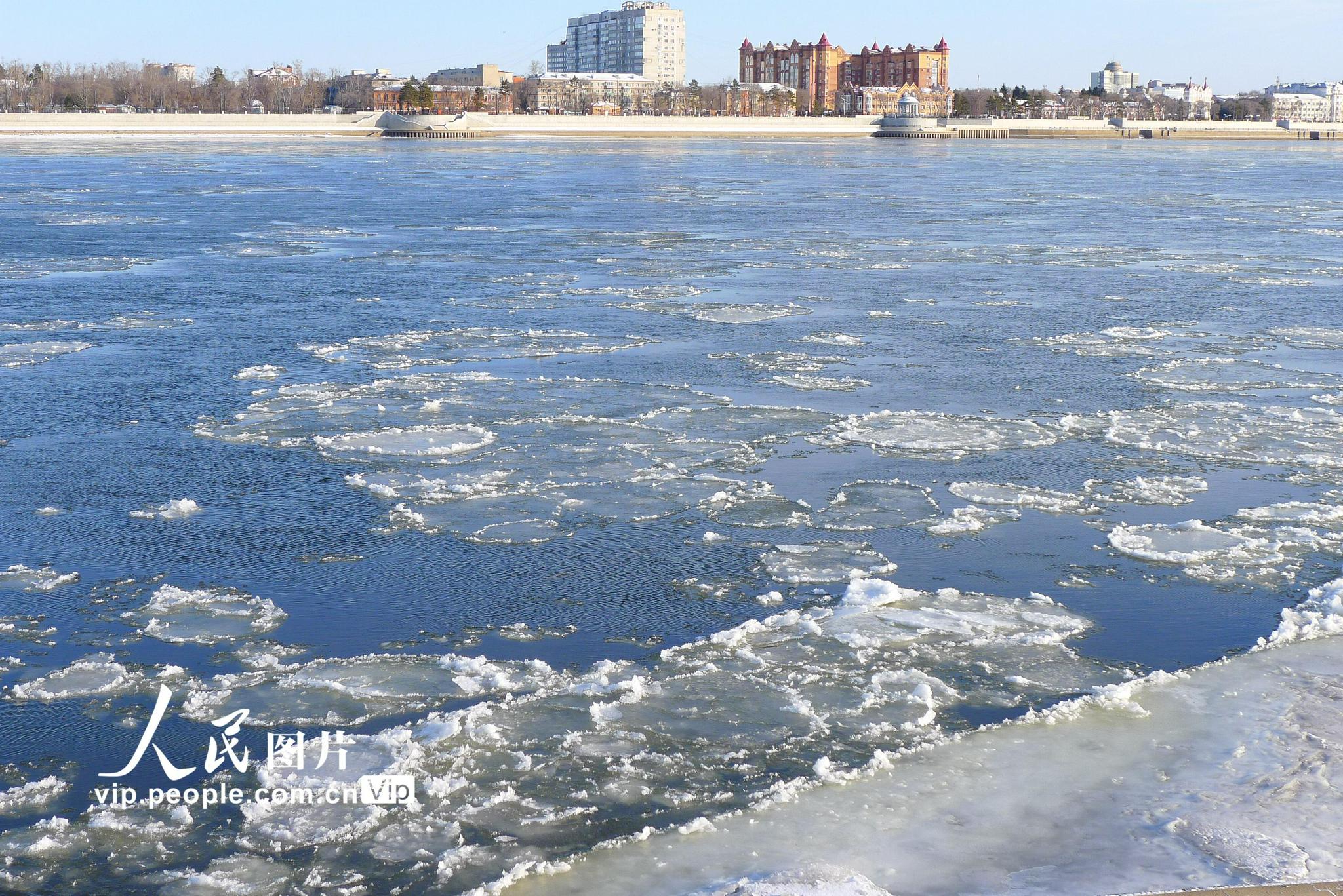黑龙江每年有两次流冰期,春季开江流冰期短流速快,冬