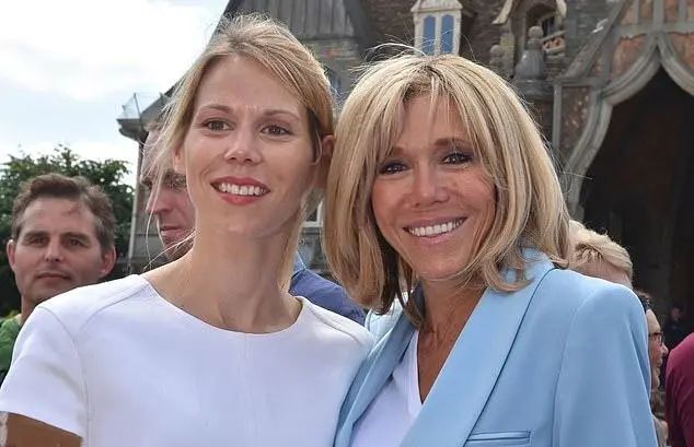 拜登、马克龙夫人同框撞脸！同样当老师二婚嫁总统，衣品却差很多？休闲区蓝鸢梦想 - Www.slyday.coM