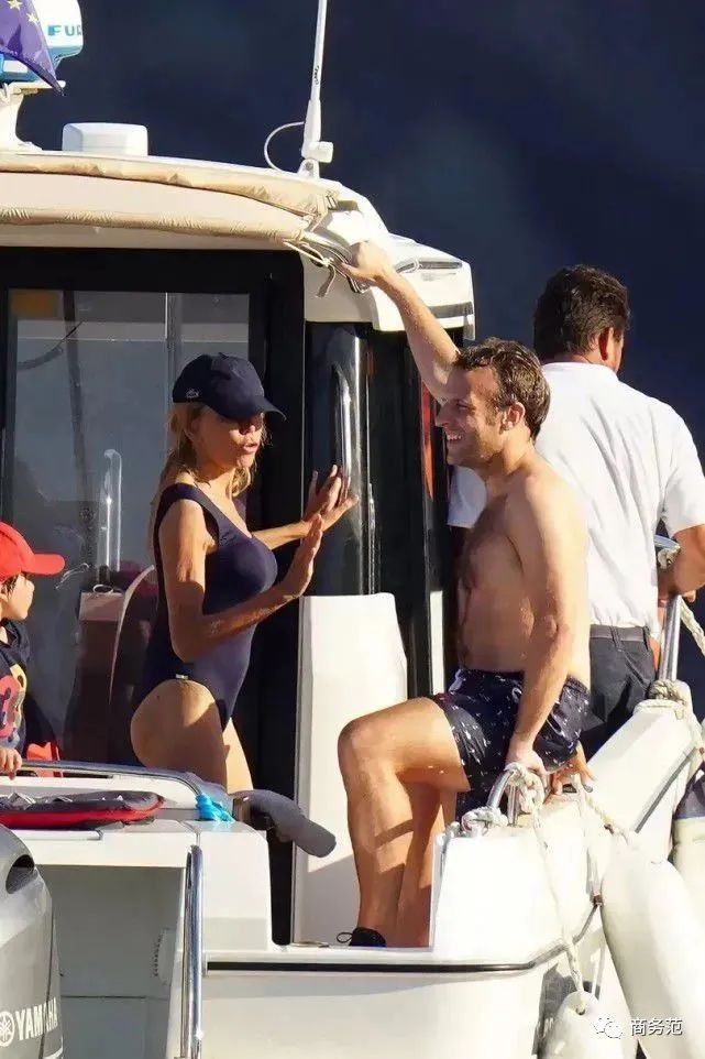 拜登、马克龙夫人同框撞脸！同样当老师二婚嫁总统，衣品却差很多？休闲区蓝鸢梦想 - Www.slyday.coM