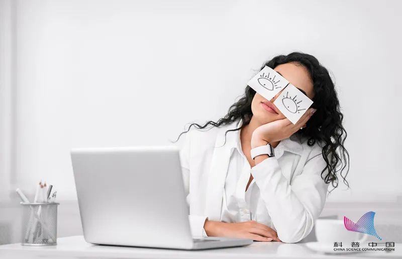 手机看久了眼睛很干休息一会就好了注意出现这些症状要警惕