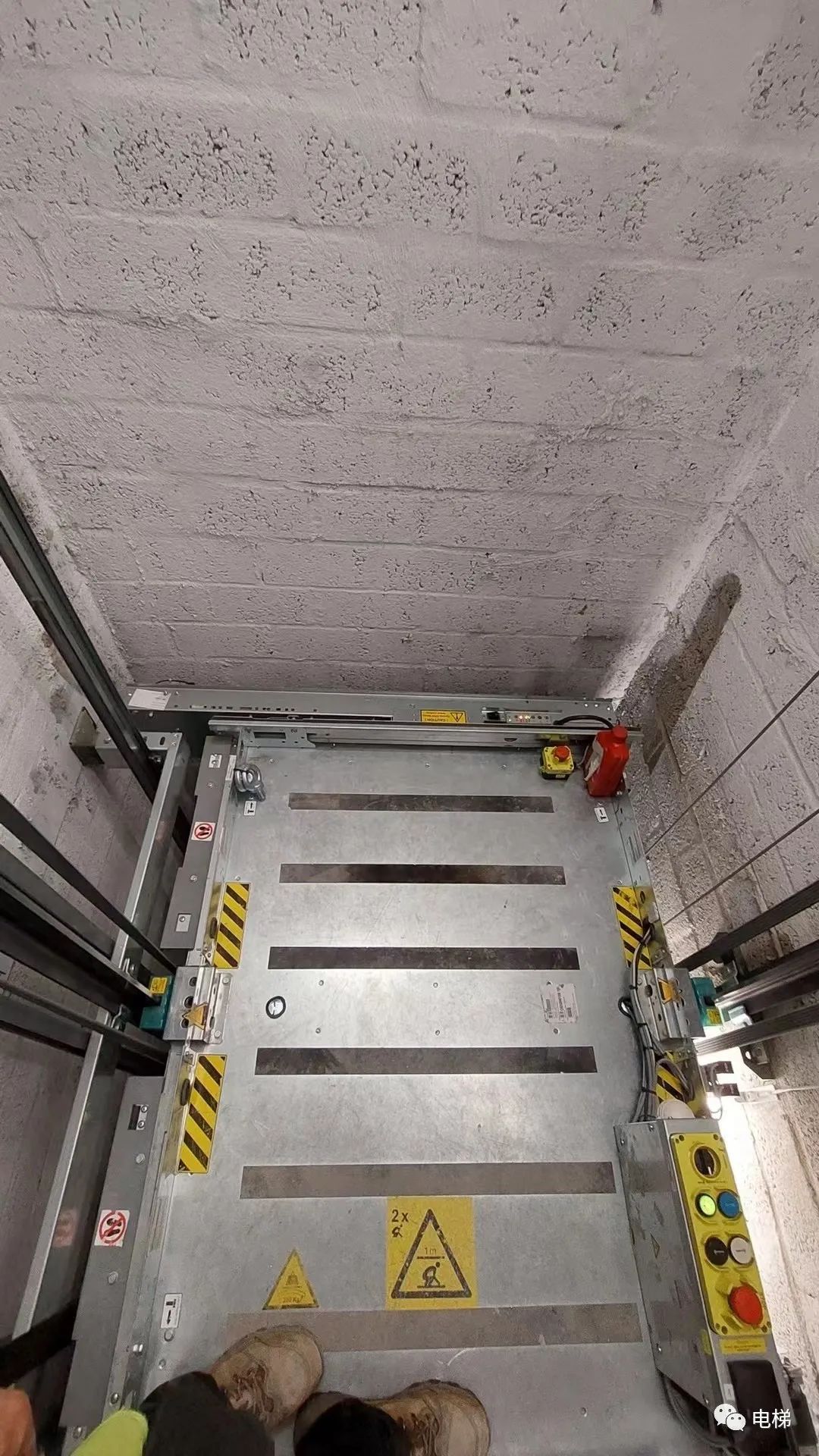 实拍:迅达3100电梯__财经头条