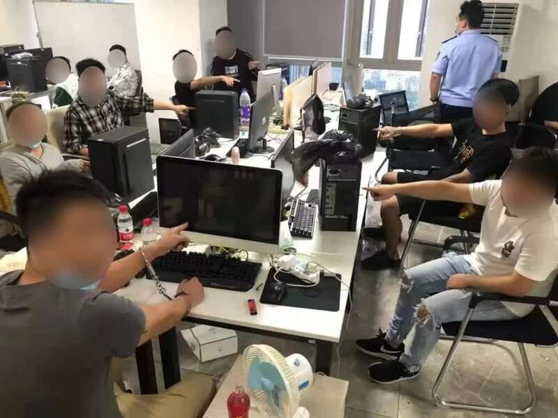该团伙在实施诈骗过程中,先由业务员利用非法获得的个人信息,通过某