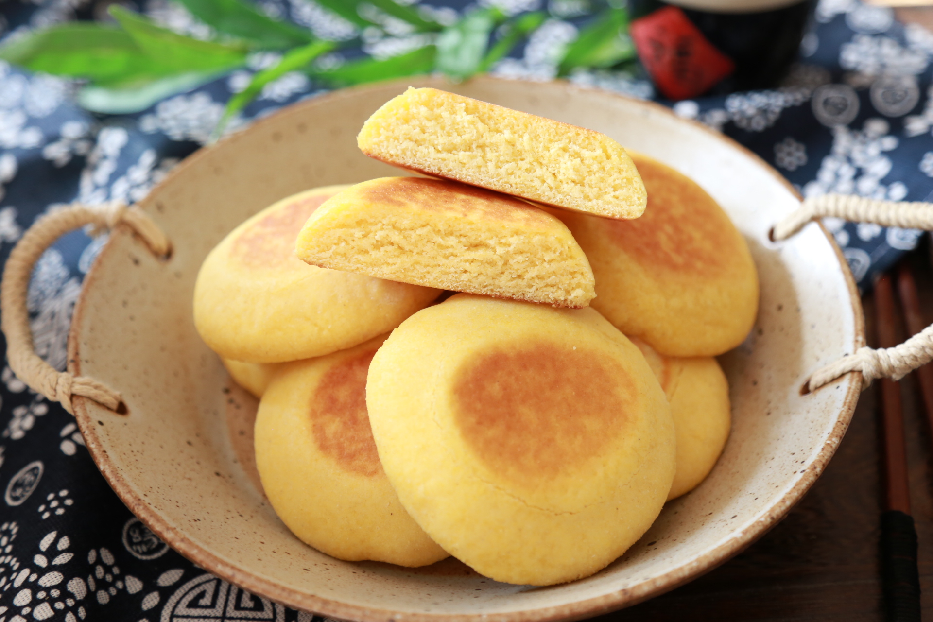 简单快手的粗粮玉米面饼煎一下就出锅香甜细腻