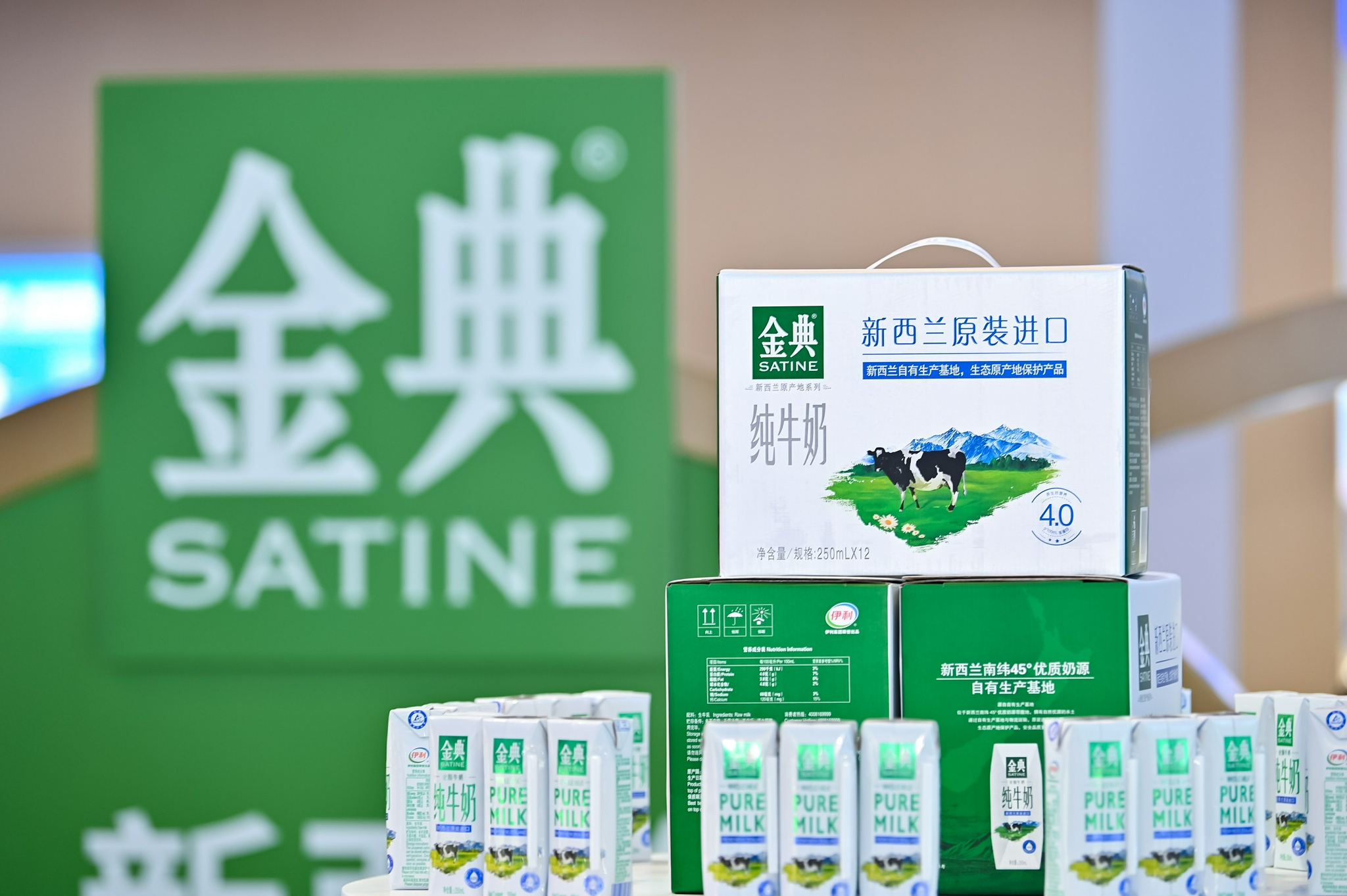 伊利6款产品高调亮相进博会展现全球创新成果