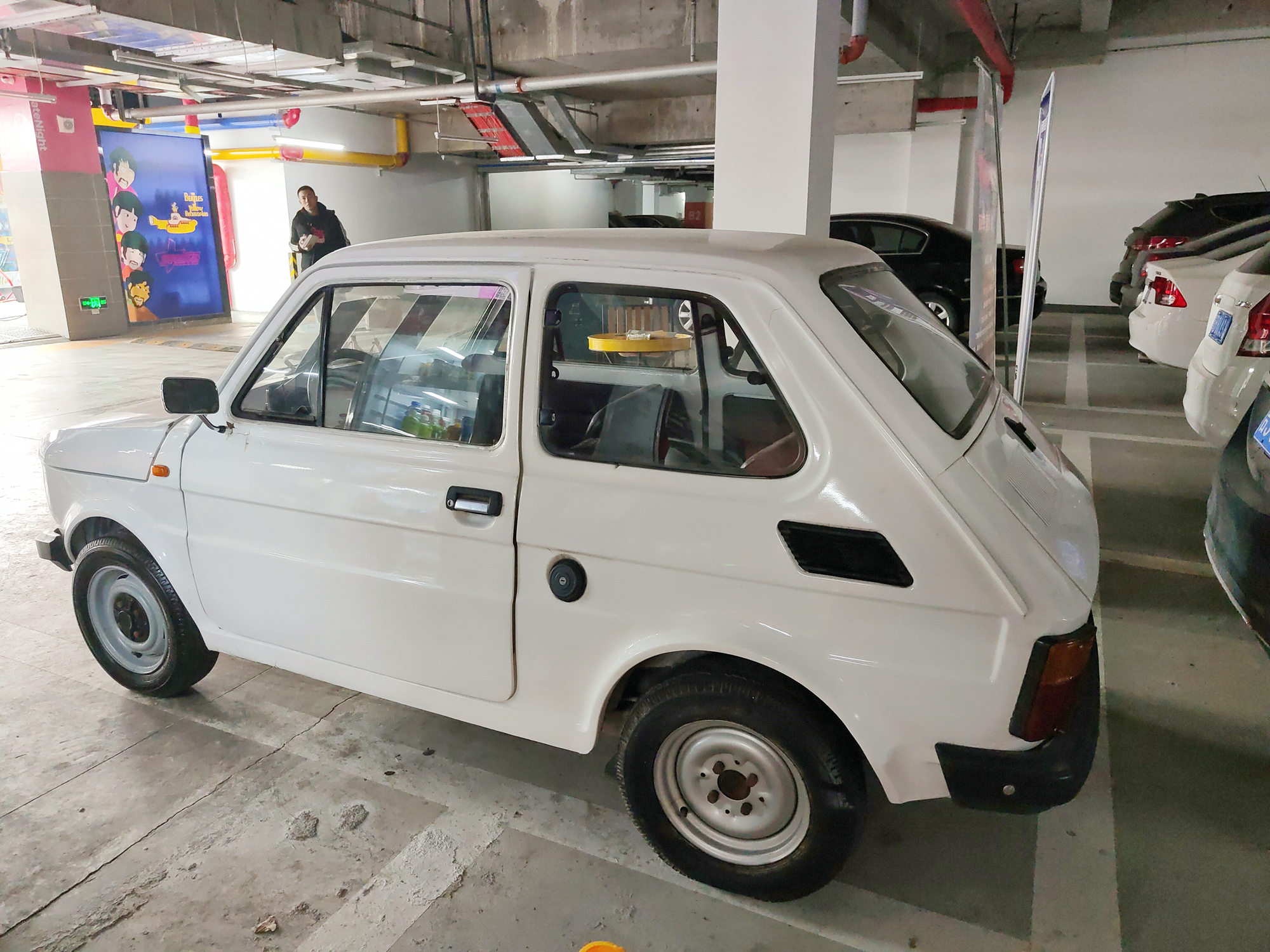 经典车实拍菲亚特126p昔日小土豆当年万元户标配