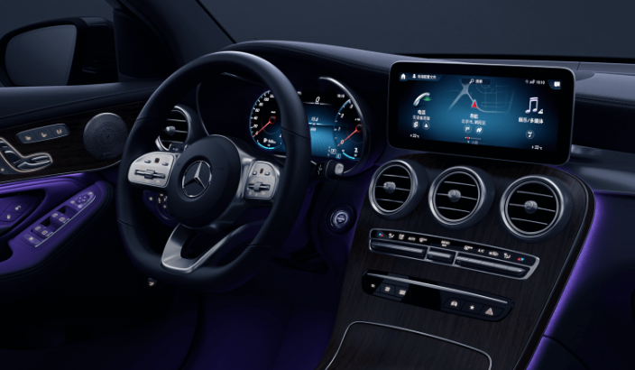 非主流挑战德系豪强胜算几何？路虎揽胜极光L对比奔驰GLC