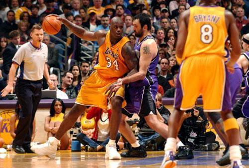 说到最无敌的背身单打第一人,大鲨鱼奥尼尔才是最可怕的第一人.身高2.