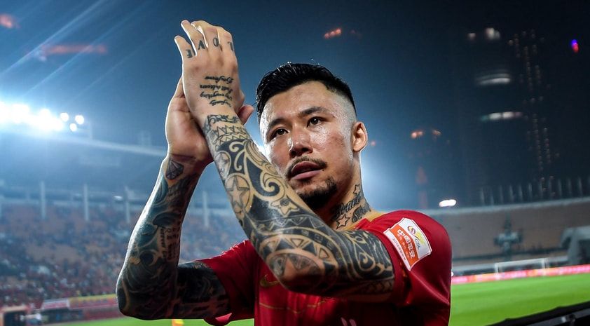 田径女神浑身缠满胶布国足缠的像伤员运动员到底该不该纹身