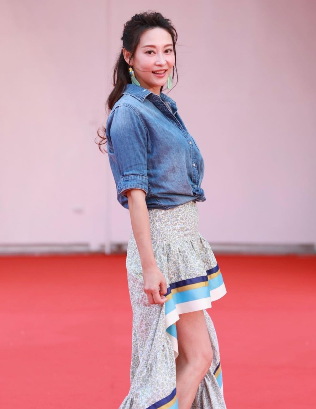 tvb女艺人生日获一家人齐聚庆祝 妹妹杨怡带宝贝女儿开心出镜|杨卓娜