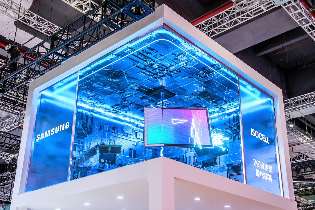 3d裸眼大屏展示了三星核心半导体技术及产品&nbsp