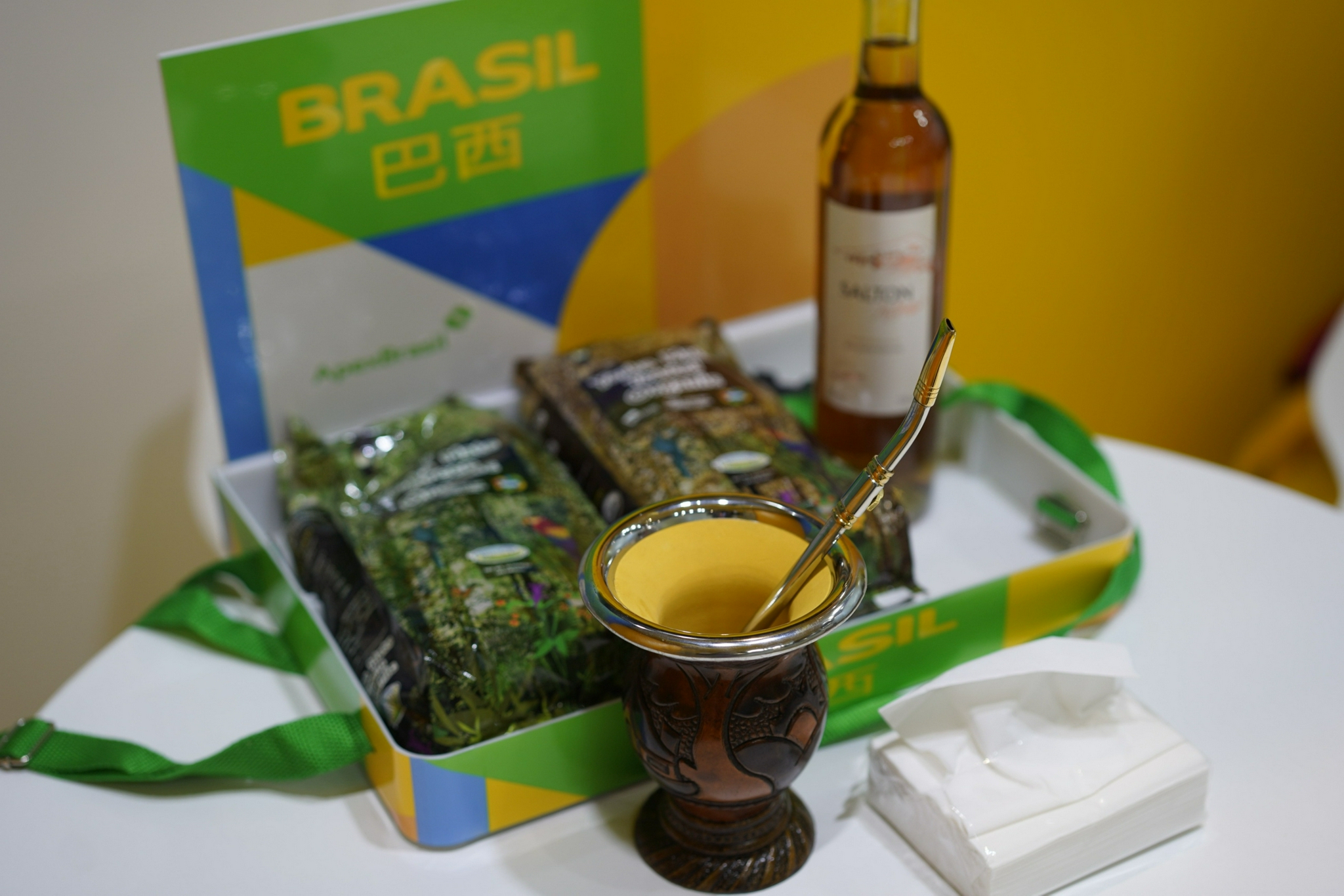 这是进博会巴西食品展台上展示的巴西特产.新华社记者 朱艺琳 摄