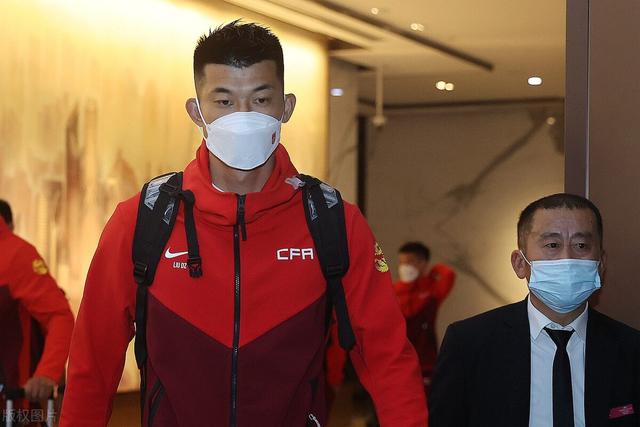 虚惊一场刘殿座缺席国足抵达沙迦后的首堂训练课所幸已无大碍