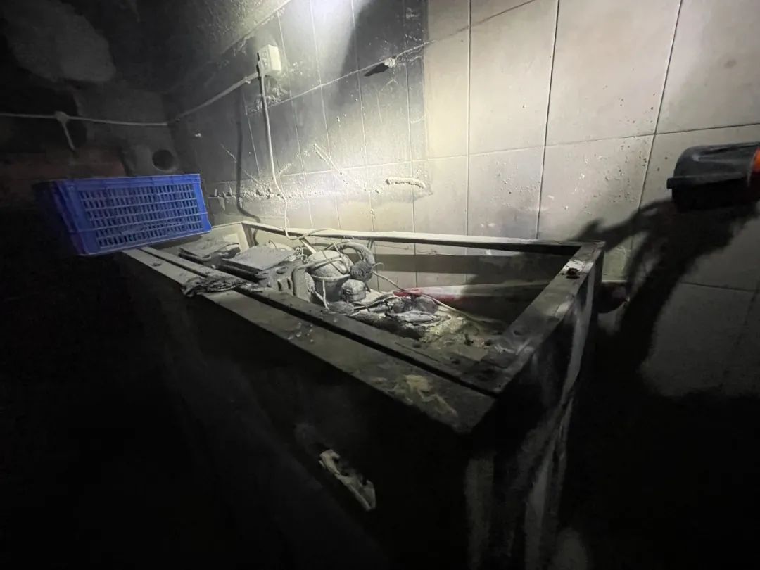 送餐途中，江苏无锡这位外卖小哥顺手灭了场火休闲区蓝鸢梦想 - Www.slyday.coM