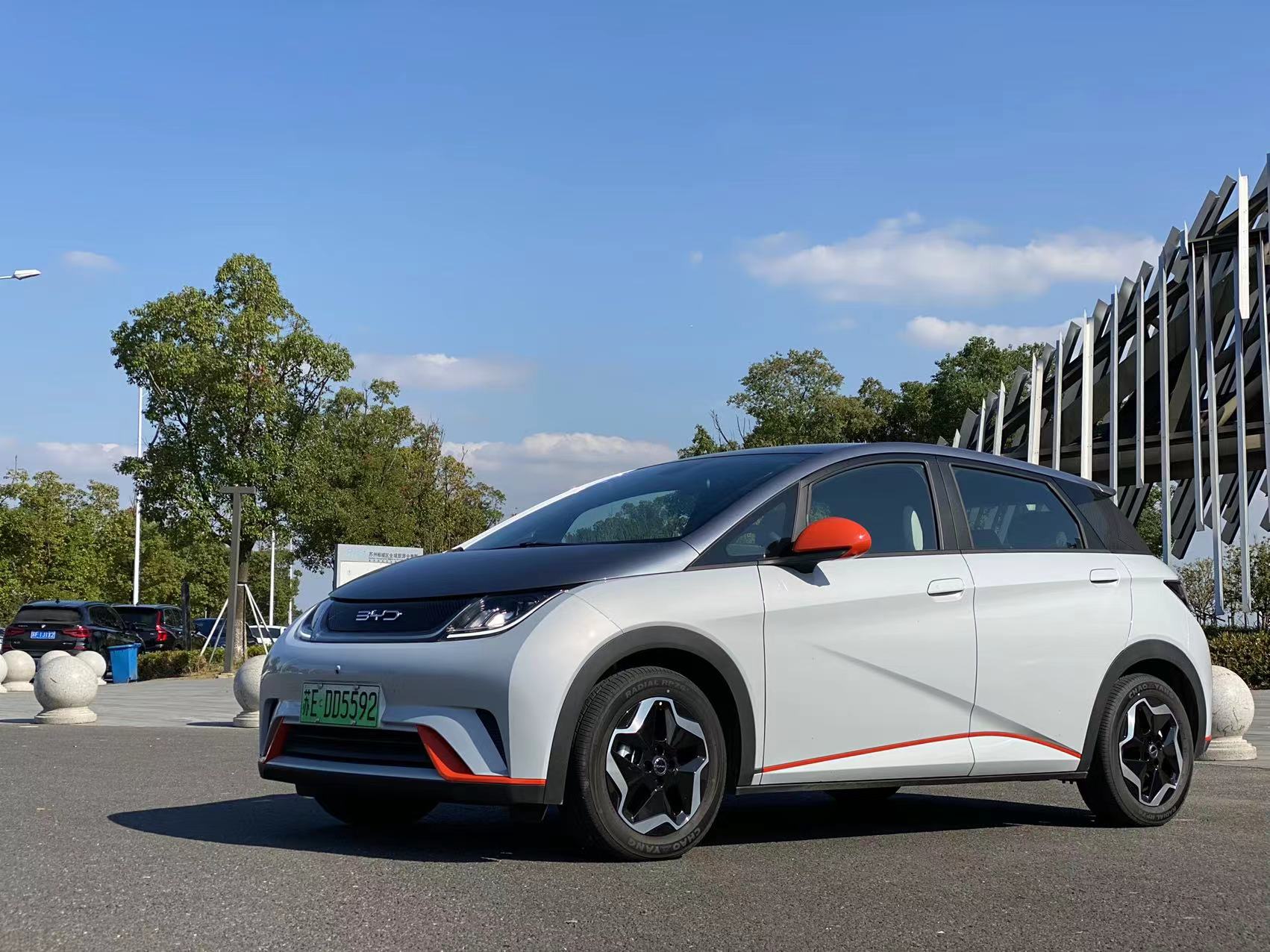 诞生自e平台30的比亚迪海豚开起来怎么样我们体验了一番试驾