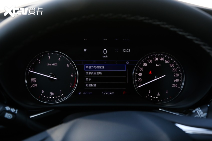 昂科威s 552t车型采用的是机械式仪表 8英寸液晶屏幕组成,信息显示