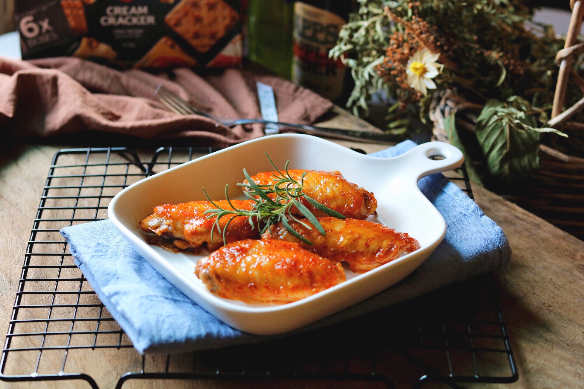 好吃到舔手指的香辣鸡翅鲜嫩多汁一台烤箱就搞定