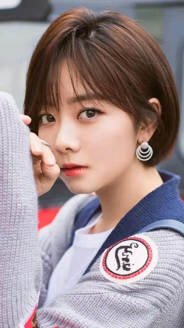 谭松韵真的是又酷又可爱长相甜美气质清纯