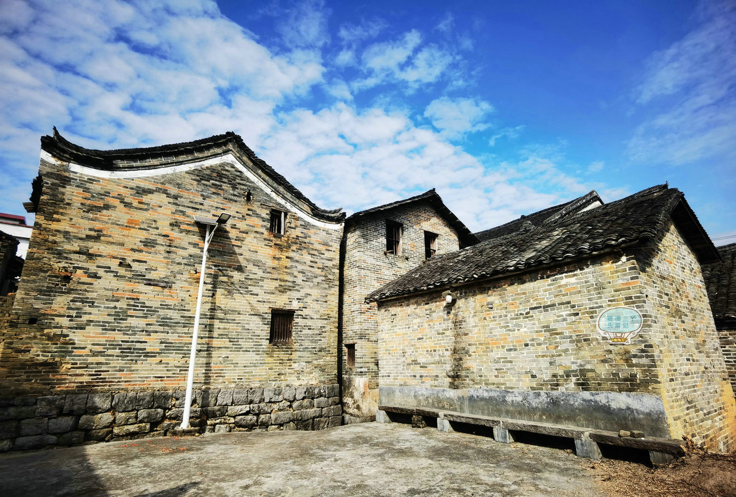 清远有一古村,超千年历史,种满金黄银杏树,遍布古建筑,太美!