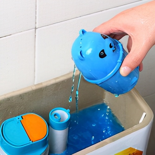 蓝色洁厕剂会导致“倒流”,还会危害健康?这些传言都是真的吗?休闲区蓝鸢梦想 - Www.slyday.coM 蓝色洁厕剂会导致“倒流”,还会危害健康?这些传言都是真的吗?休闲区蓝鸢梦想 - Www.slyday.coM