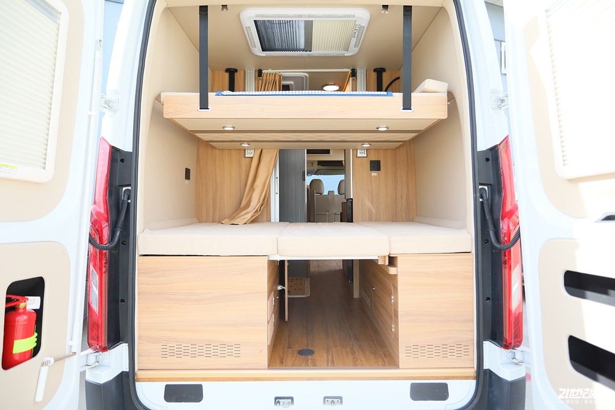 布局各有特色两款上汽大通v90底盘b型房车推荐