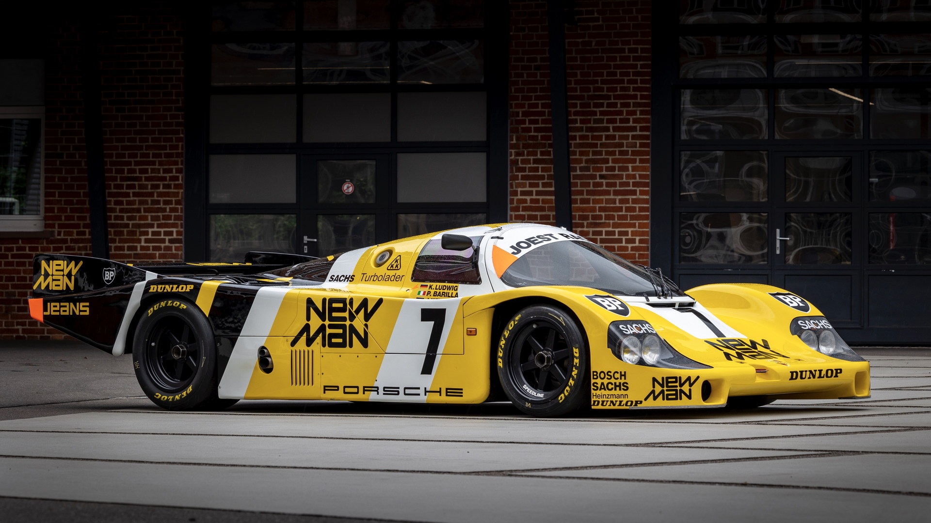 勒芒冠军购买保时捷gt3其涂装与他的956赛车相匹配