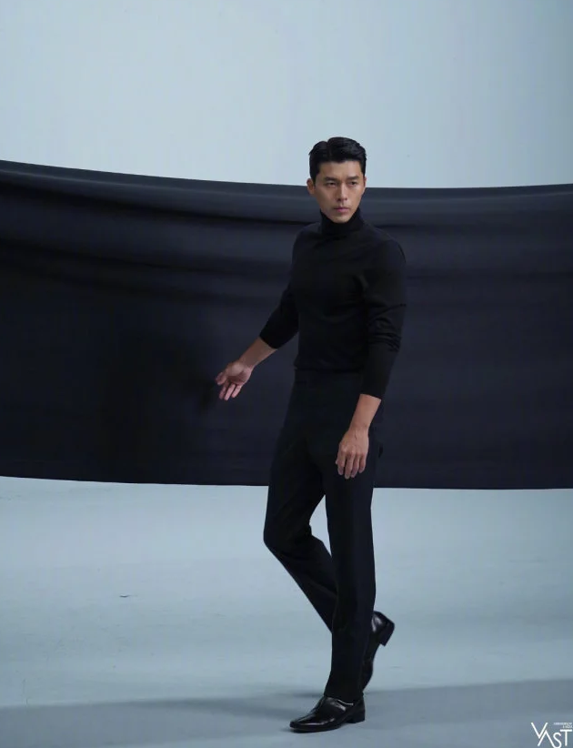 玄彬尽情释放荷尔蒙穿西装裤超模身材太绝了难怪能追到孙艺珍