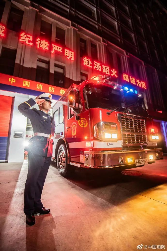 有一种守护,叫中国火焰蓝|消防员_新浪财经_新浪网