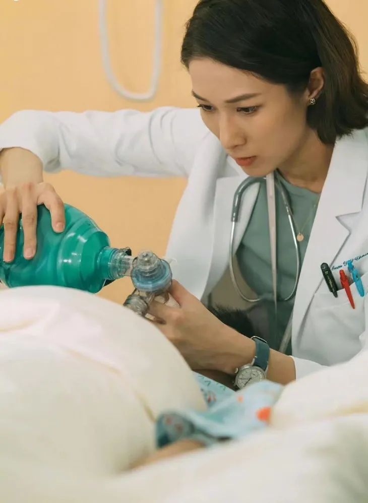 好彩妹 摇身一变演儿科医生 钟嘉欣回来了 手机新浪网