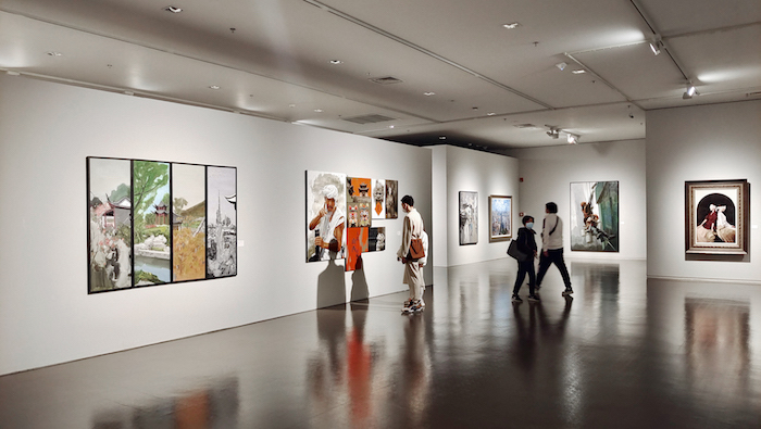 上海美术大展开幕显目位置让位给青年艺术家