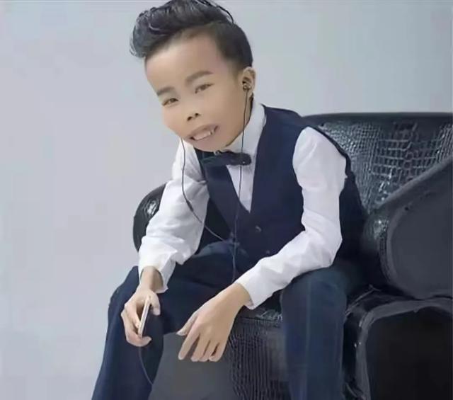 是真爱还是钞能力网红外星人陈山将结婚女方高颜值