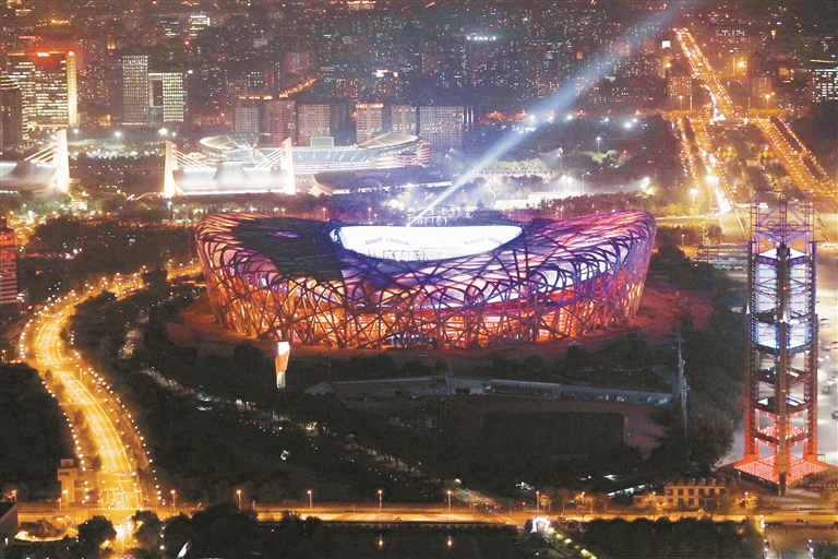 2021年10月28日晚,北京,国家体育场"鸟巢"夜景.视觉中国供图