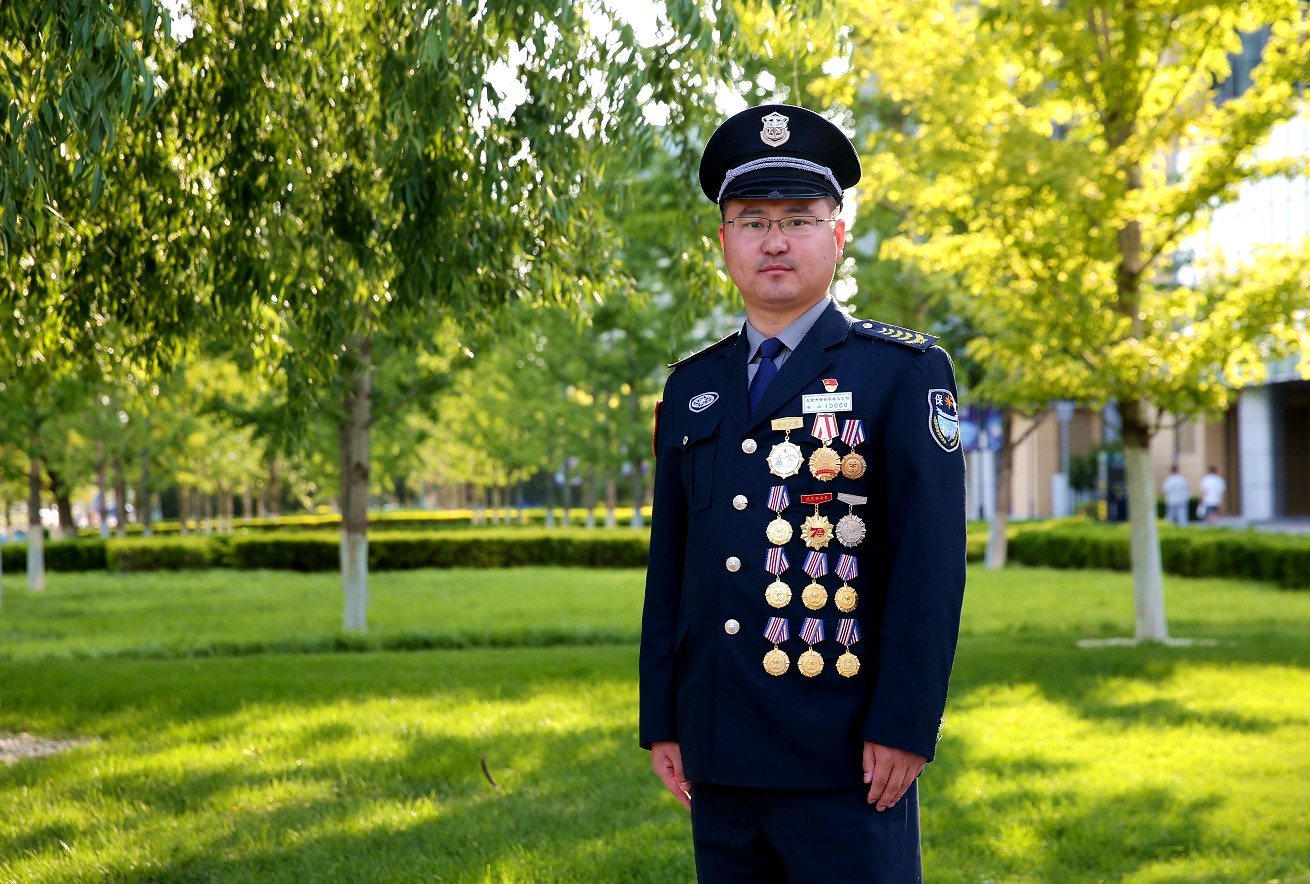 (保安管理师)职业资格,授予"北京市职工高级职业技术能手"荣誉称号