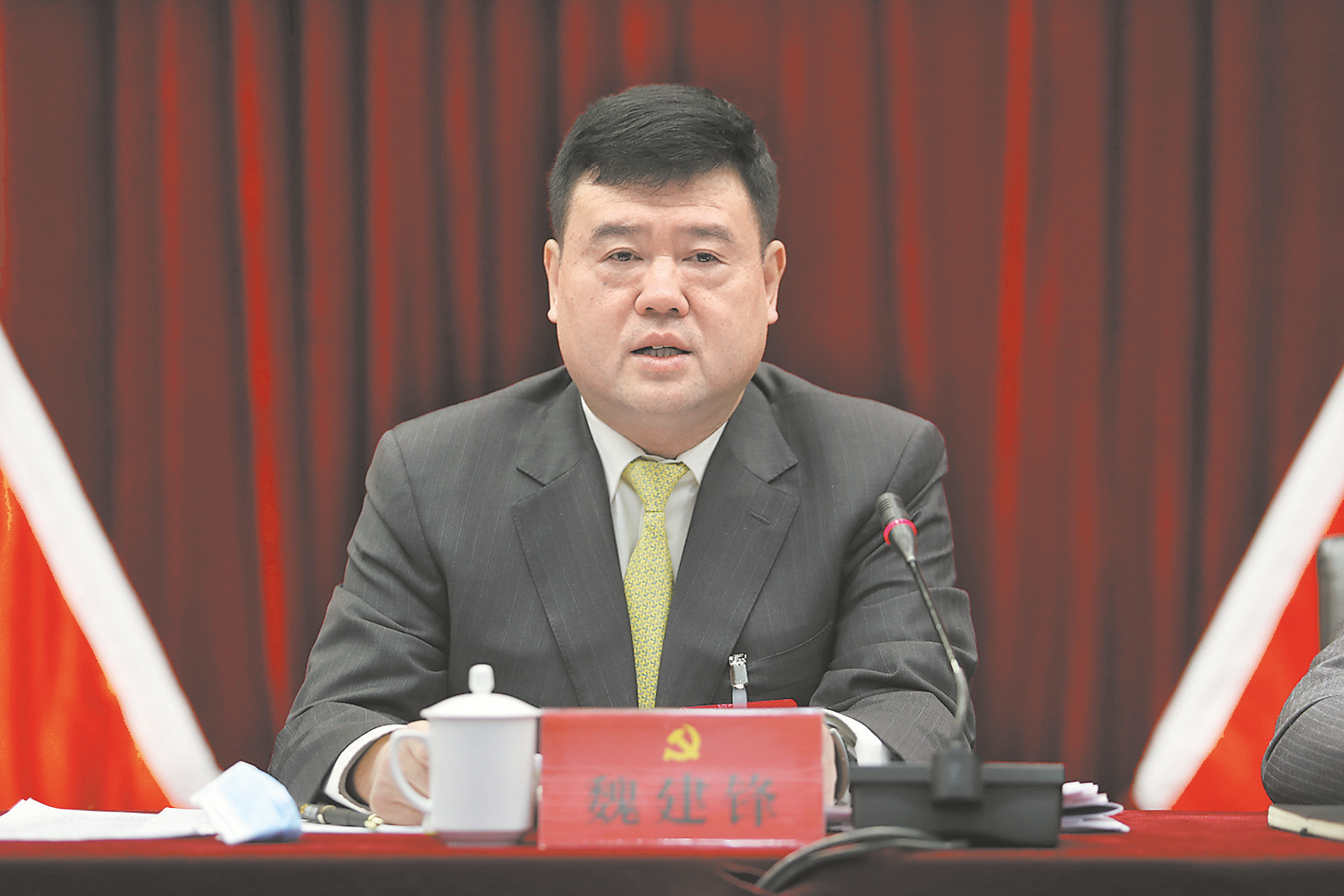 据11月9日《湖南日报》报道,8日,省委常委魏建锋到湘潭市部分重点企业