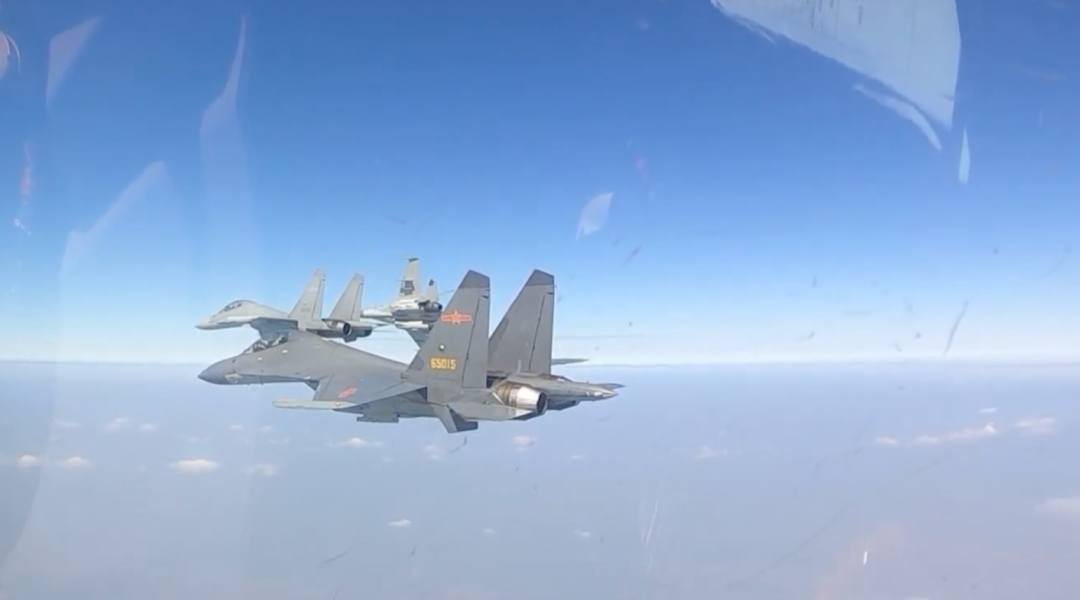 台防务部门今年解放军军机绕岛巡航达193天超七百架次