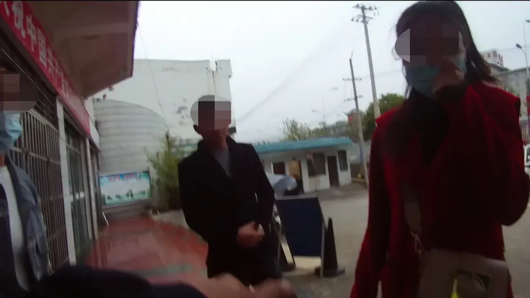 嘚瑟？贵州一司机高速上“飙车”，同车女子拍视频发网上，网友：自己锤自己休闲区蓝鸢梦想 - Www.slyday.coM