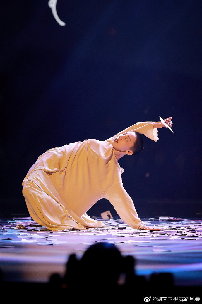 "大魔王"谢欣加冕《舞蹈风暴2》冠军!赛后直言:没有遗憾的感觉很幸福